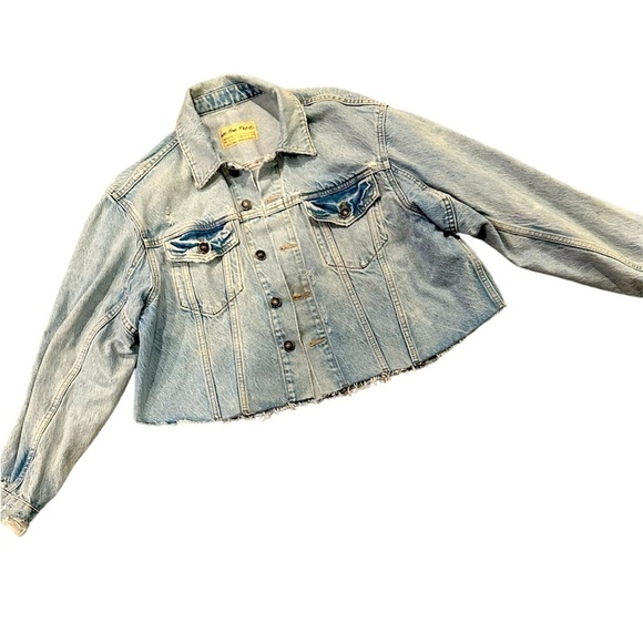 Free People WTF Slouchy Amelia Trucker Distressed Raw Hem Denim Jacket EUC S - Picture 7 of 10